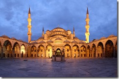 Blue_Mosque_Courtyard_Dusk_Wikimedia_Commons