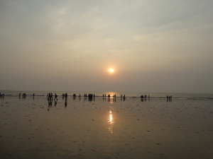 Mumbai The Glittering Metropolis of India Juhu Beach 300x225 Mumbai The Glittering Metropolis of India