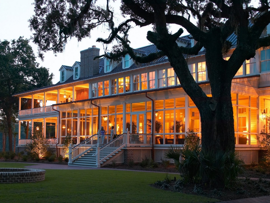 Stunning Places to Stay by the Water